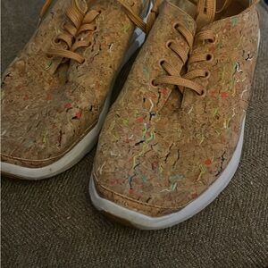 TOMS women’s sneakers 9M